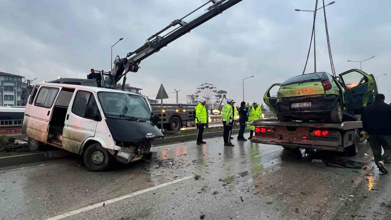 Kullandığı araç hurdaya döndü: Otomobili öğretmene mezar oldu
