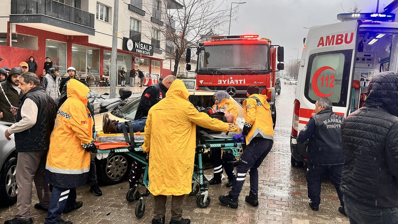 U dönüşü felaketi getirdi: Manisa’da korkunç kaza: 2 yaralı