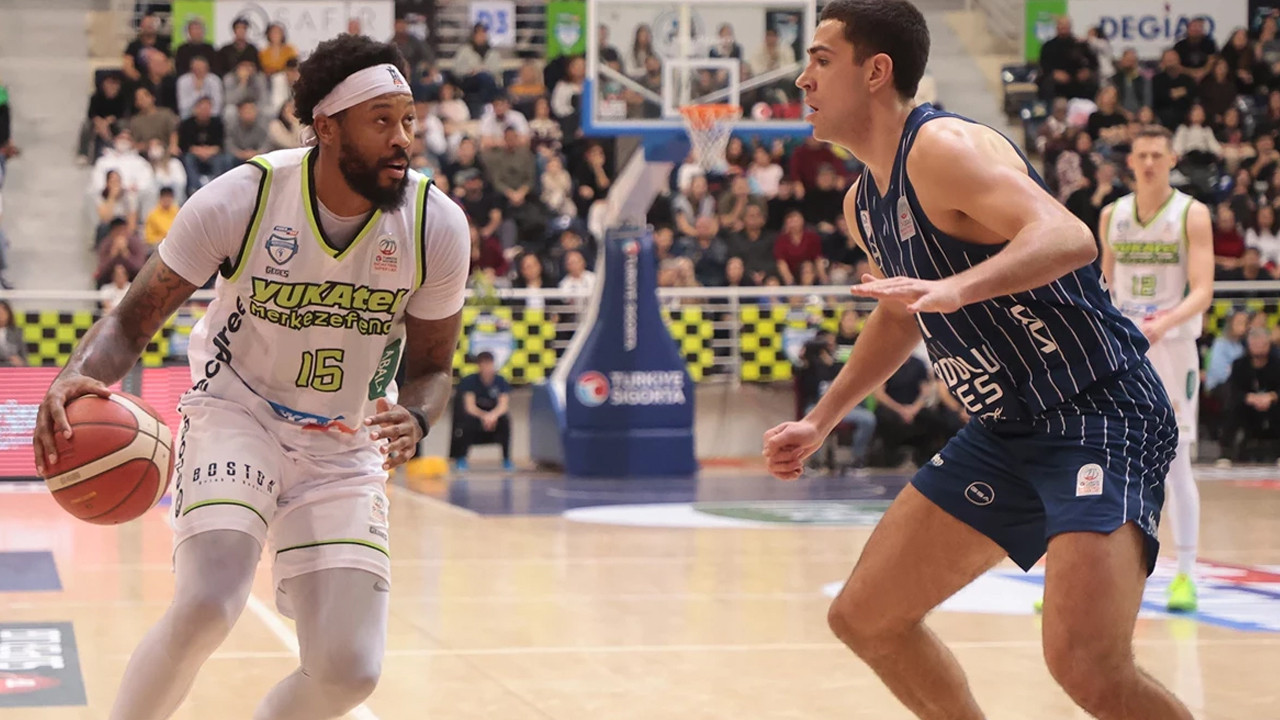 Anadolu Efes'in düşüşü... Merkezefendi'den galibiyet