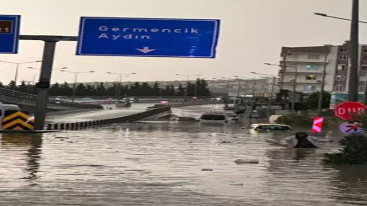 Kuşadası'nda sağanak; yollar göle döndü, araçlar suya gömüldü