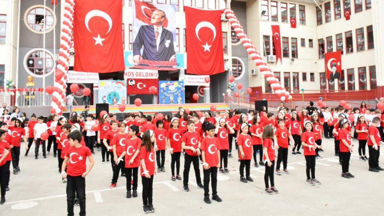 Okullar ikinci dönem ‘Bayrak Sevgisi’ ile başlayacak