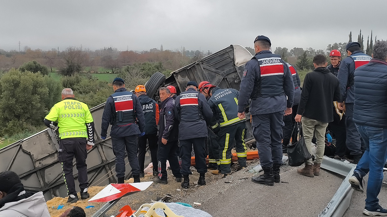 Antalya'da feci kaza: Çok sayıda ölü ve yaralı var