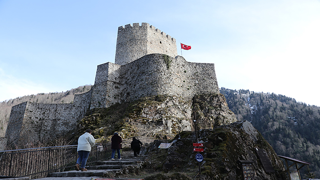 Zil Kale’nin sırrı: Videolarda gördüğünüz kadar gerçekten muhteşem mi? 181 bin kişi neden akın etti…