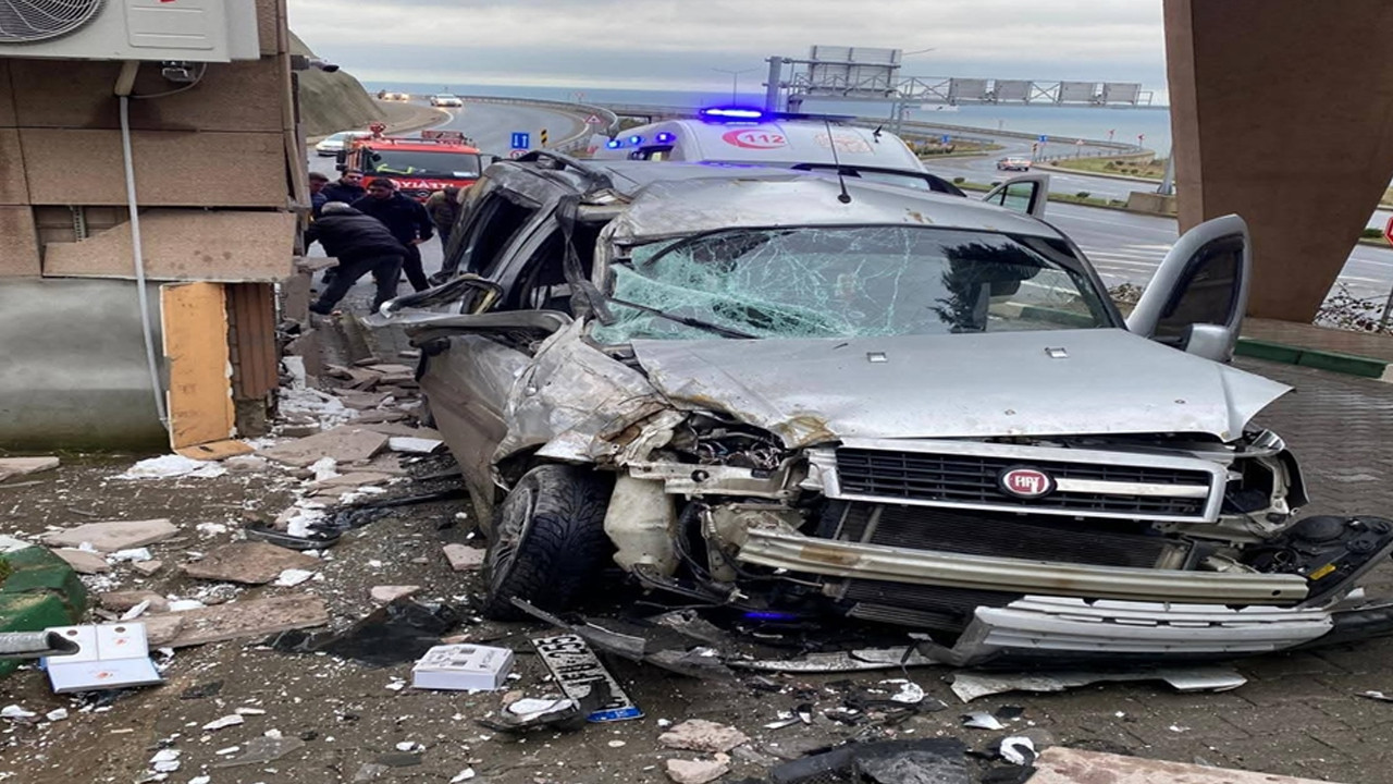 Zonguldak’ta kaza: Hafif ticari araç hastane güvenlik kulübesine çarptı