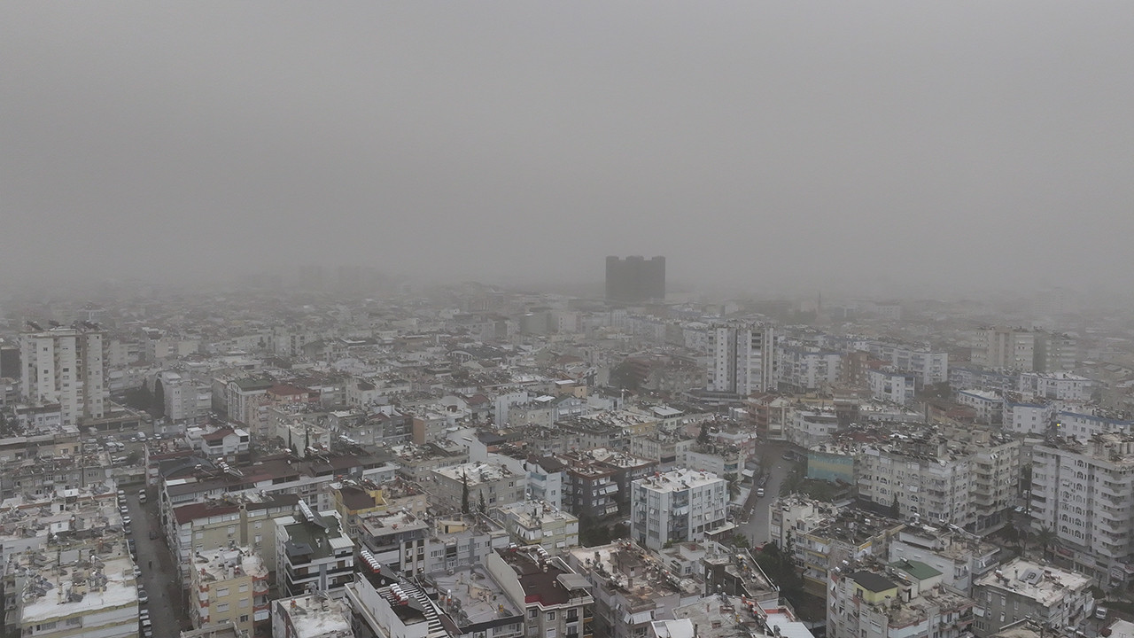 Antalya’da sağanak gitti toz taşınımı geldi: Gökyüzünü sardı