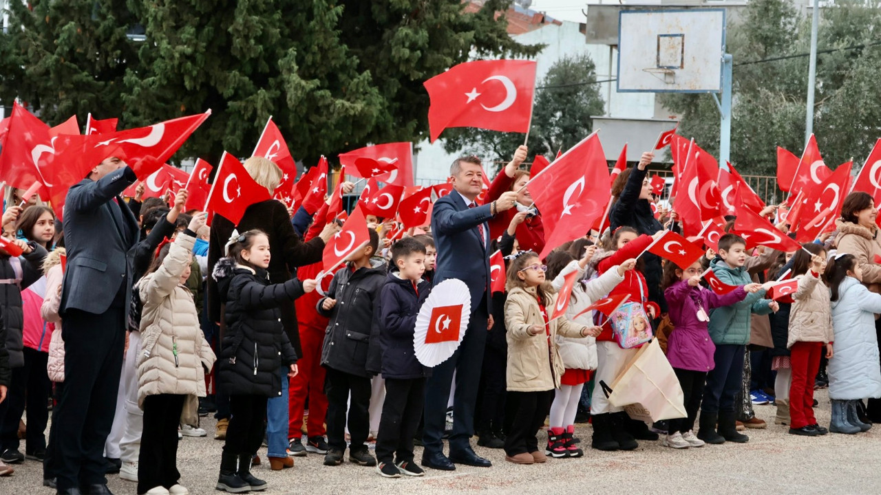 Bilecik'te ikinci dönem ilk ders, bayrak temasıyla gerçekleştirildi