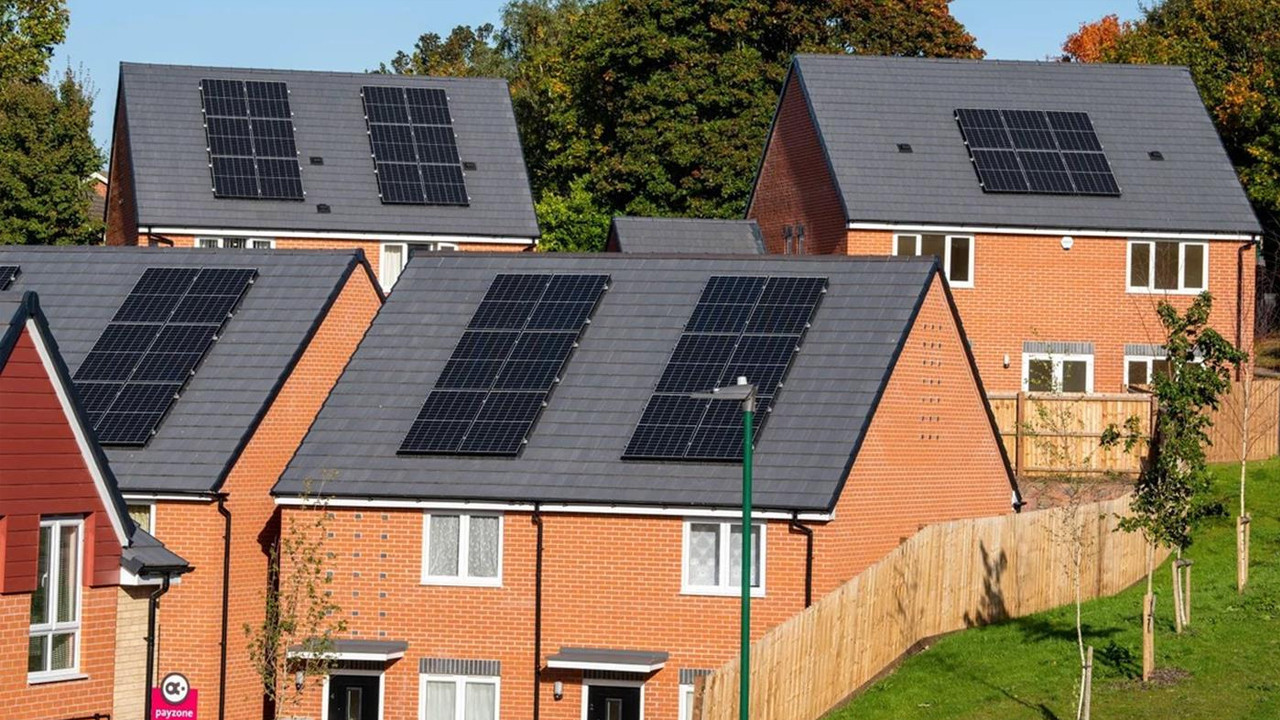 İngilizler her eve temiz enerji için hibe veriyor: Yeşil enerjiye geçişte kritik adım