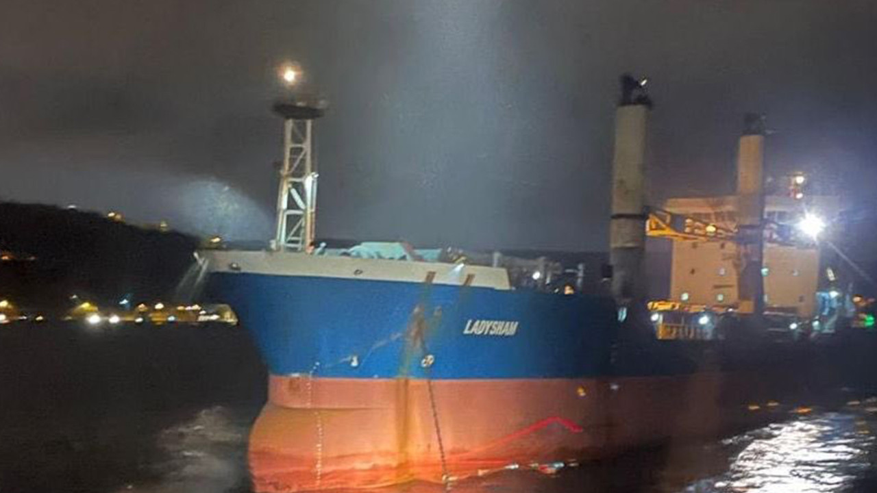 İstanbul Boğazı'nda sürüklenen yük gemisi kurtarıldı