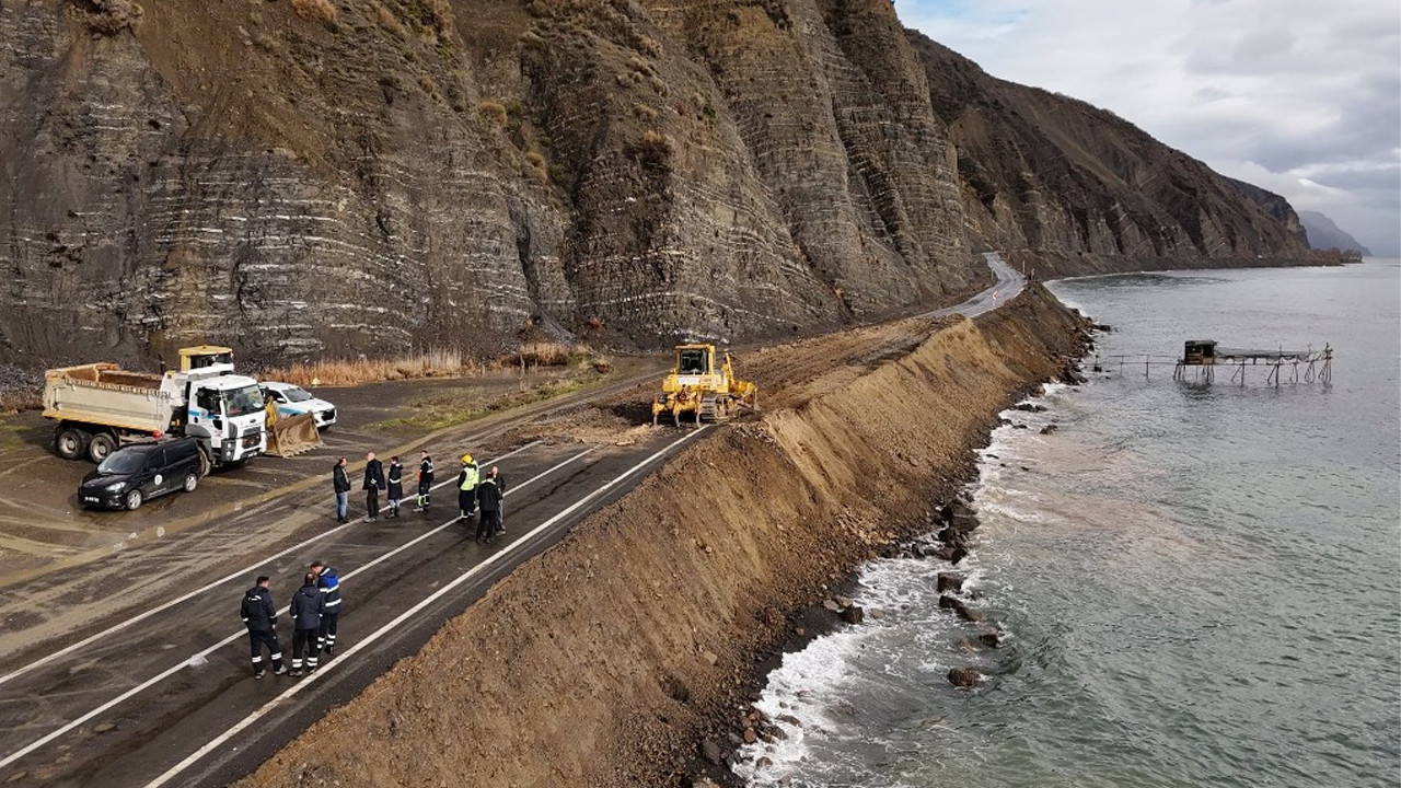 Tekirdağ Büyükşehir Belediyesi’den Uçmakdere – Gaziköy yolunda heyelan önleme çalışması