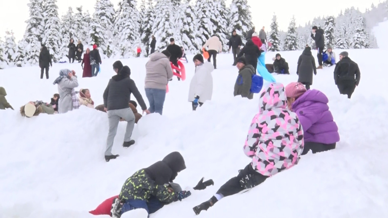 Uludağ’da yarıyıl coşkusu: Pistler doldu, oteller taştı