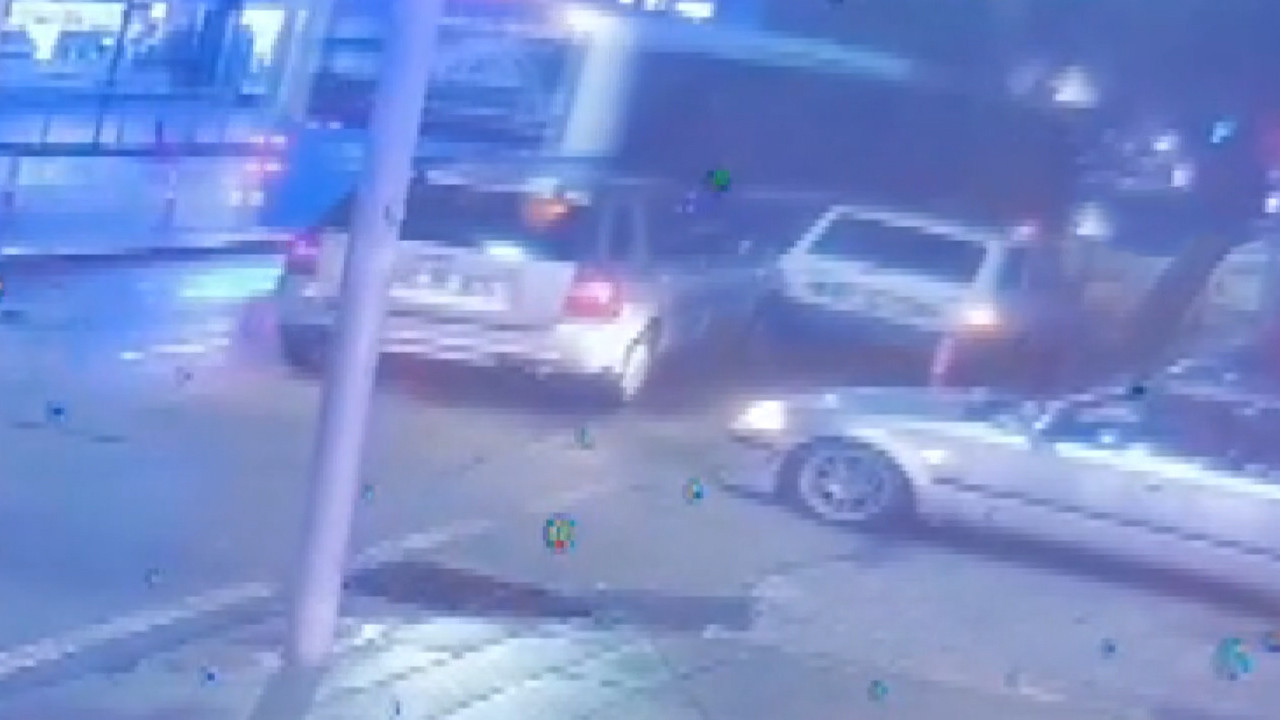 Burdur’da kontrolden çıkan cip 2 otomobil ile otobüse çarptı