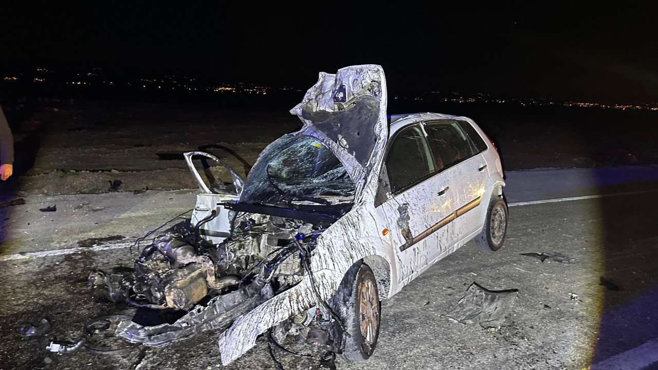 Adana'da iki otomobil çarpıştı: 2 yaralı