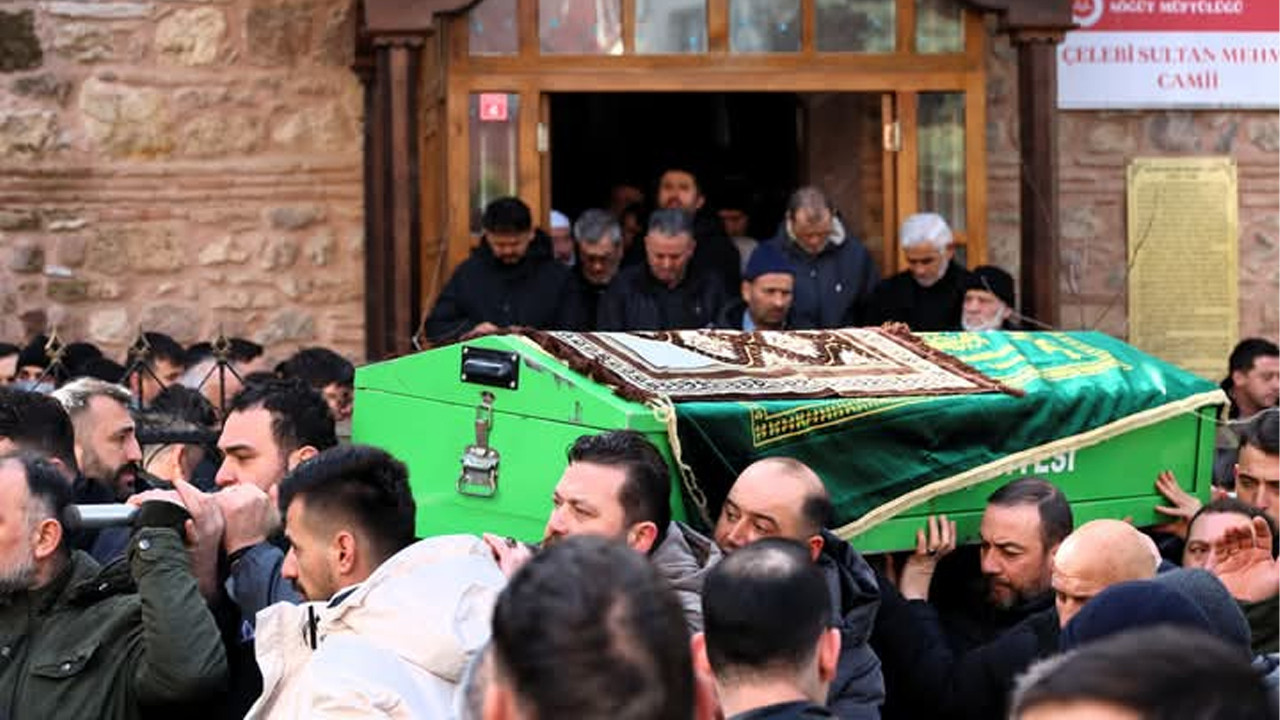 Antalya'daki otobüs kazasında yaşamını yitiren Erdi Demirsoy'un cenazesi toprağa verildi