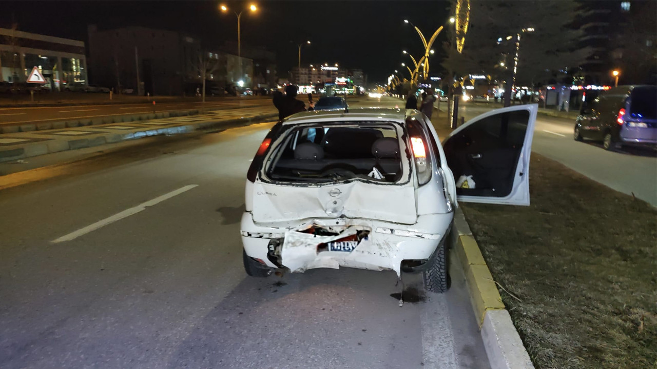 Aşık Molla Bulvarı’nda zincirleme kaza: 6 yaralı