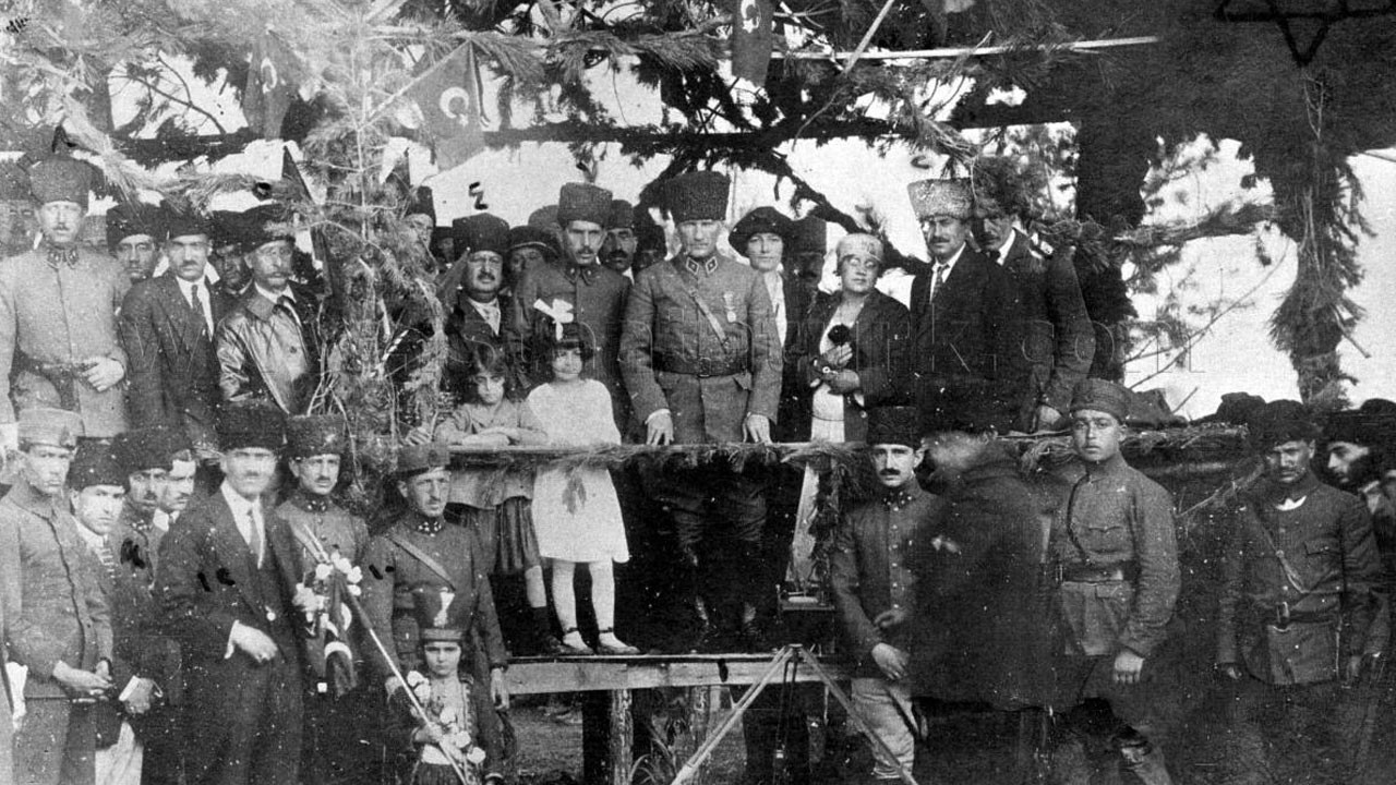 Atatürk'ün az bilinen 350 fotoğrafı albümde toplandı: Daha önce bu fotoğrafları hiç görmediniz