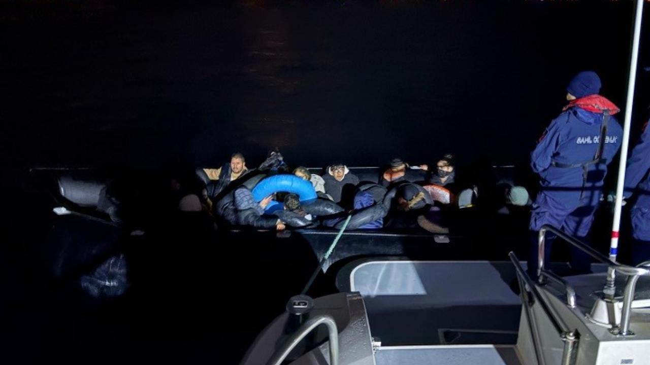 Avrupa hayalleri Çanakkale açıklarında son buldu: 13'ü çocuk 29 kaçak göçmen yakalandı