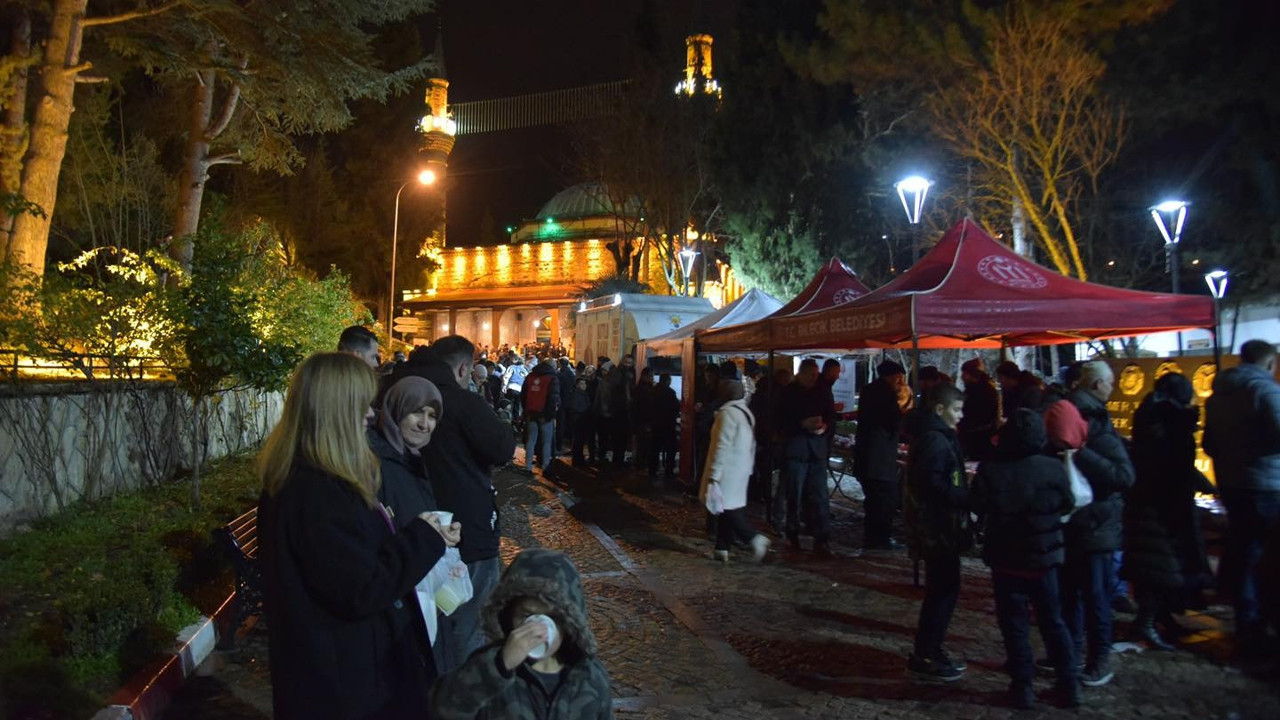 Bilecik Belediyesinden Berat Kandilinde helva ikramı