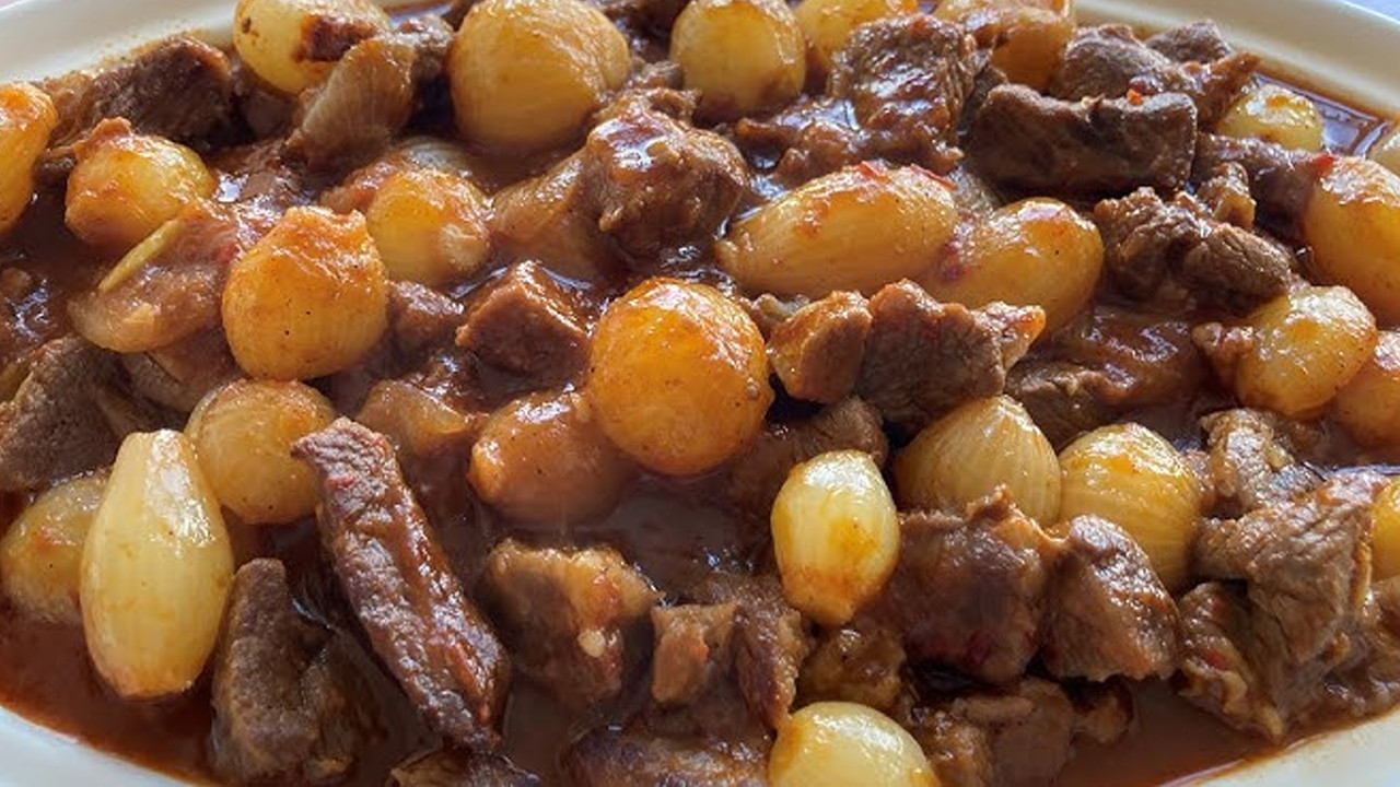 Ekmeği bana bana yiyeceğiniz enfes bir akşam yemeği: Soğan yahnisi