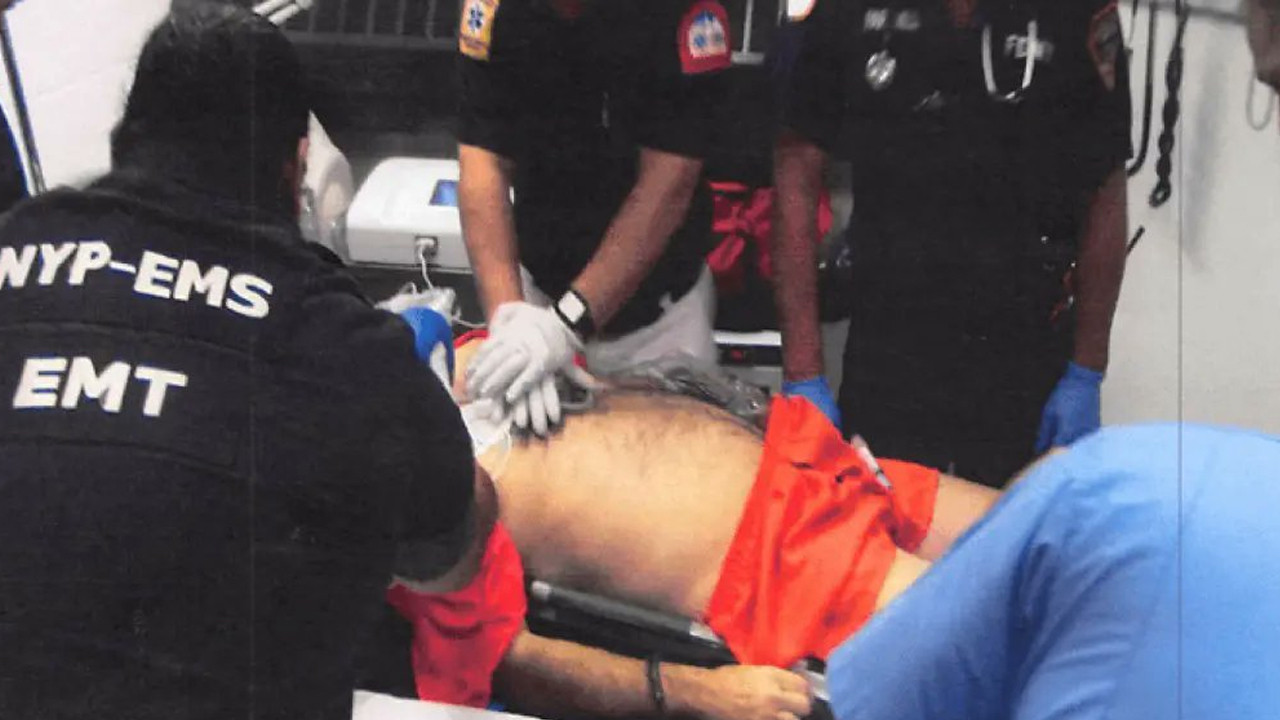 Epstein’ın ölüm anına ilişkin görüntüler ortaya çıktı: Cezaevinden böyle götürüldü