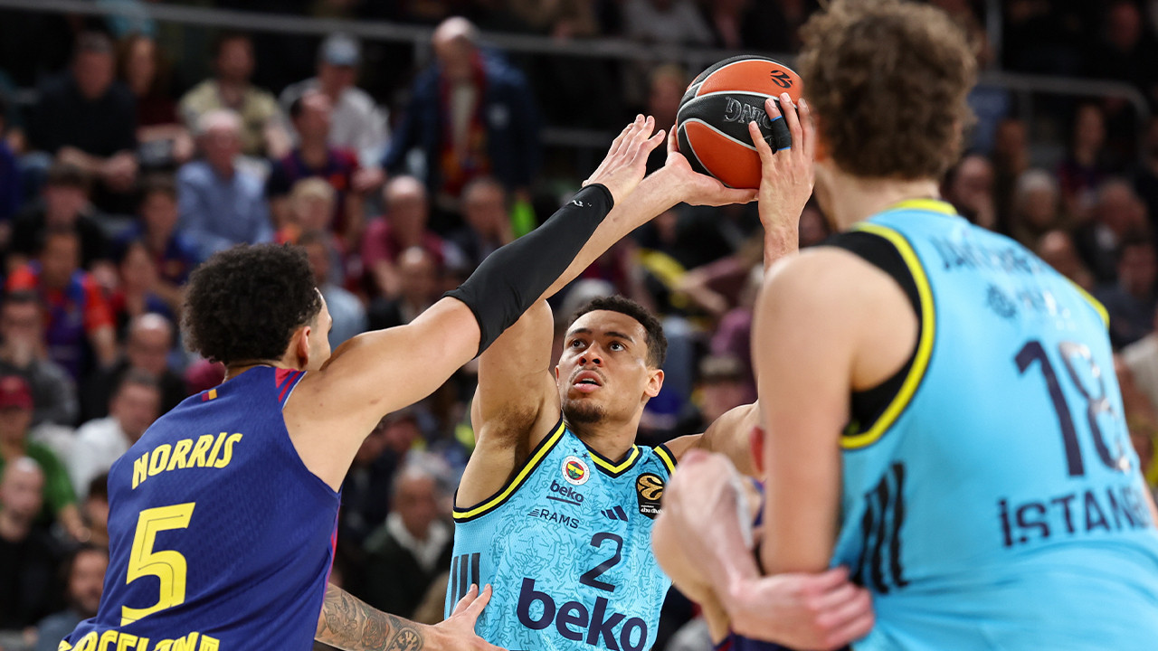 Fenerbahçe Barcelona'yı devirerek EuroLeague'de liderliğini sürdürdü