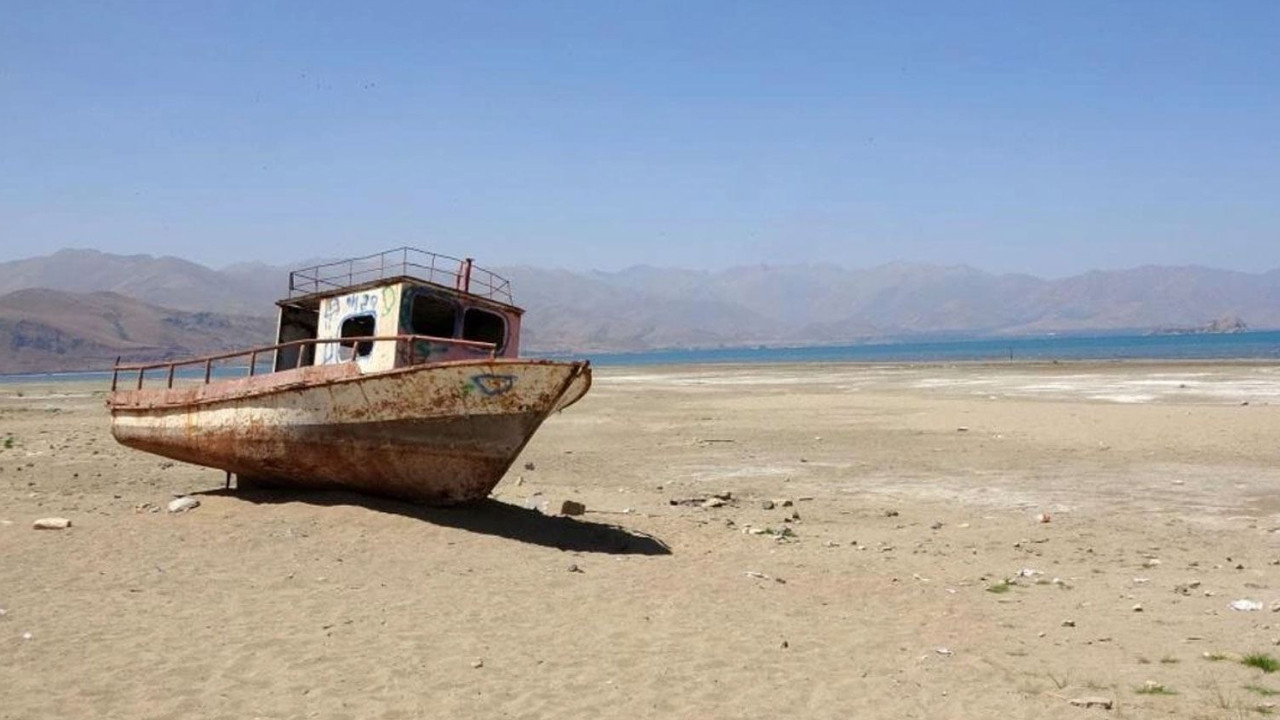 Van Gölü’nde tehlike çanları çalıyor: Kuraklık ve yanlış politikalar endişe yaratıyor