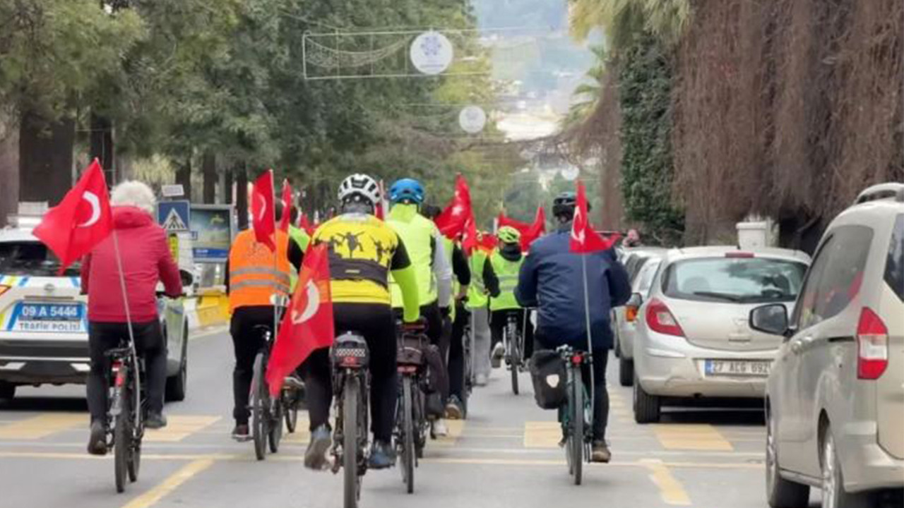 Aydın’da öğrencilerden Türk bayrağı coşkusuyla bisiklet turu