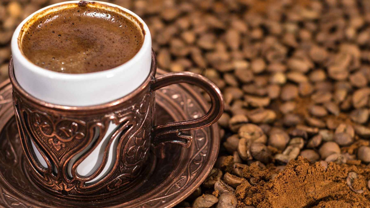 Kimse bilmiyordu ustaların sırrı sızdı: Sadece birkaç damlayla kahvenin köpüğü fincandan taşacak