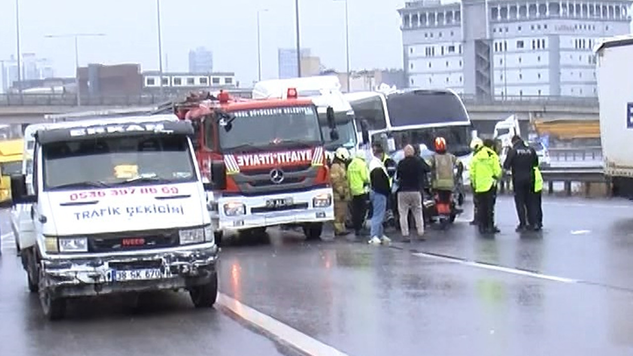 Kuzey Marmara’da korkunç kaza: TIR otomobili kağıt gibi ezdi: Sürücü araç içinde sıkıştı