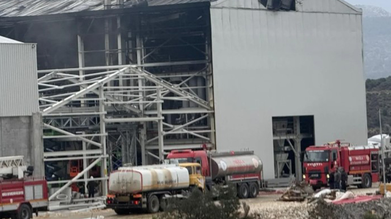 Milas’ta fabrika inşaatında yangın