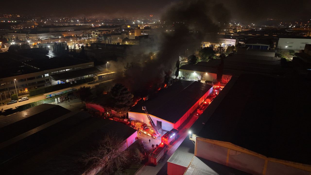 Tekstil fabrikasında korku dolu anlar.... Alevler gökyüzünü kapladı