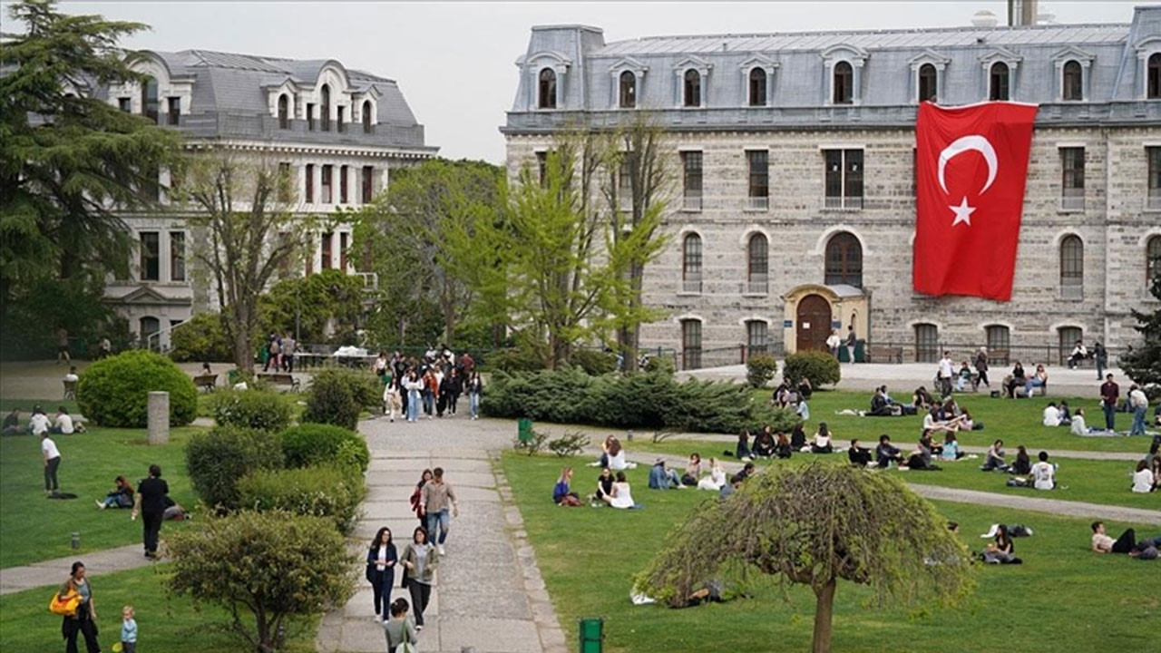 Boğaziçi Üniversitesi'nin içi mi boşaltılıyor? Öğrenci kulüpleri kapatıldı