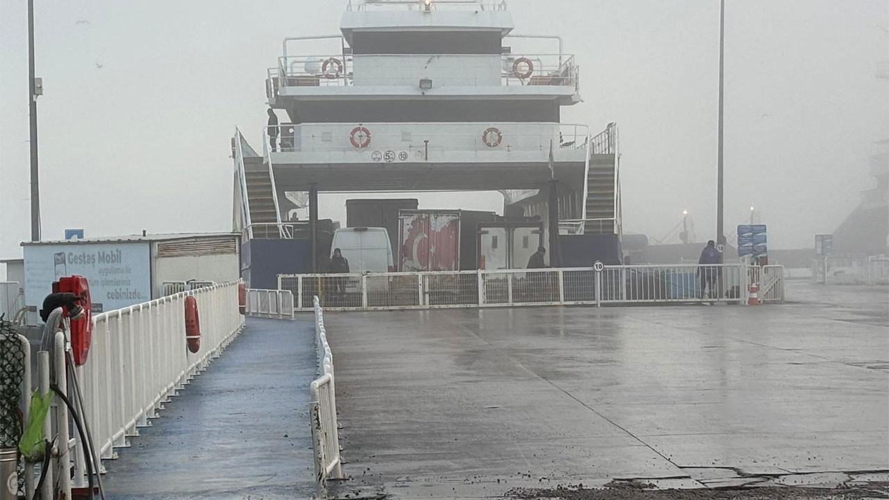 Çanakkale Boğazı’nda yoğun sis nedeniyle gemi geçişleri askıya alındı