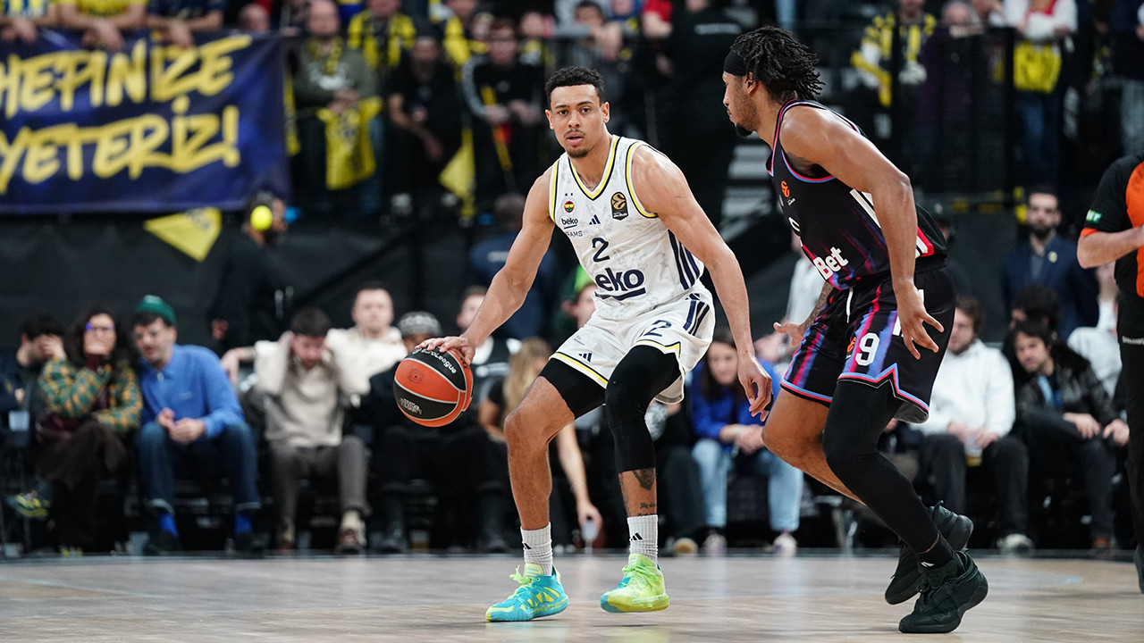 Fenerbahçe son çeyrekte geri döndü: Paris’i deplasmanda 92-90 yendi