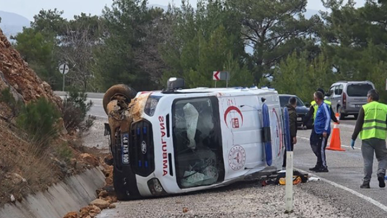 Fethiye-Korkuteli karayolunda ambulans kazası