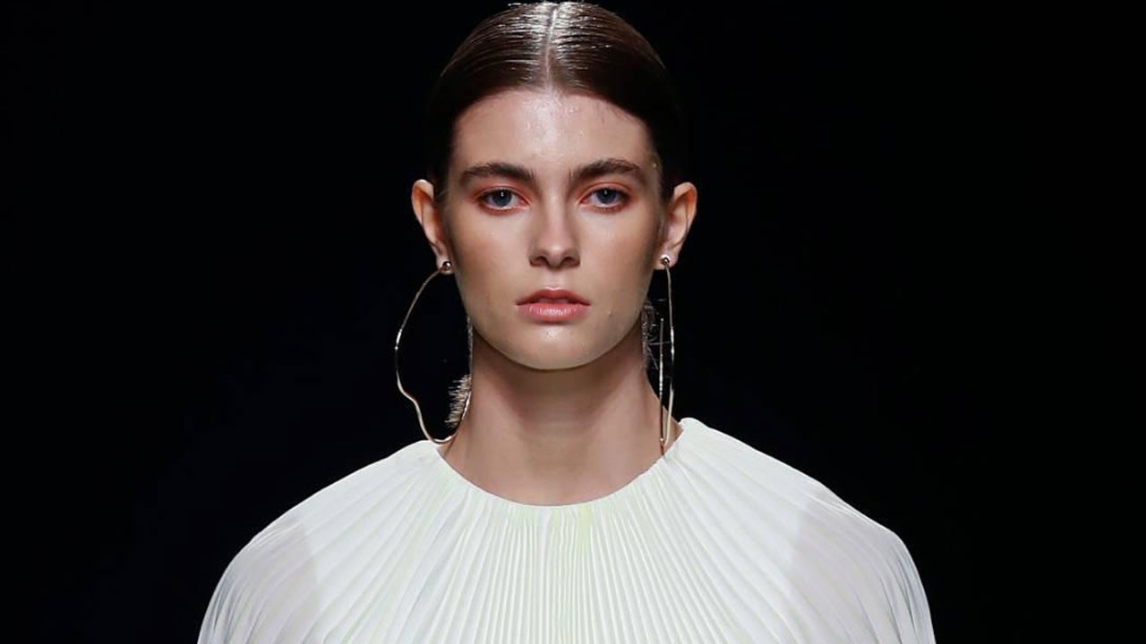 Moda camiasını sarsan ölüm: 21 yaşındaki genç manken evinde ölü bulundu