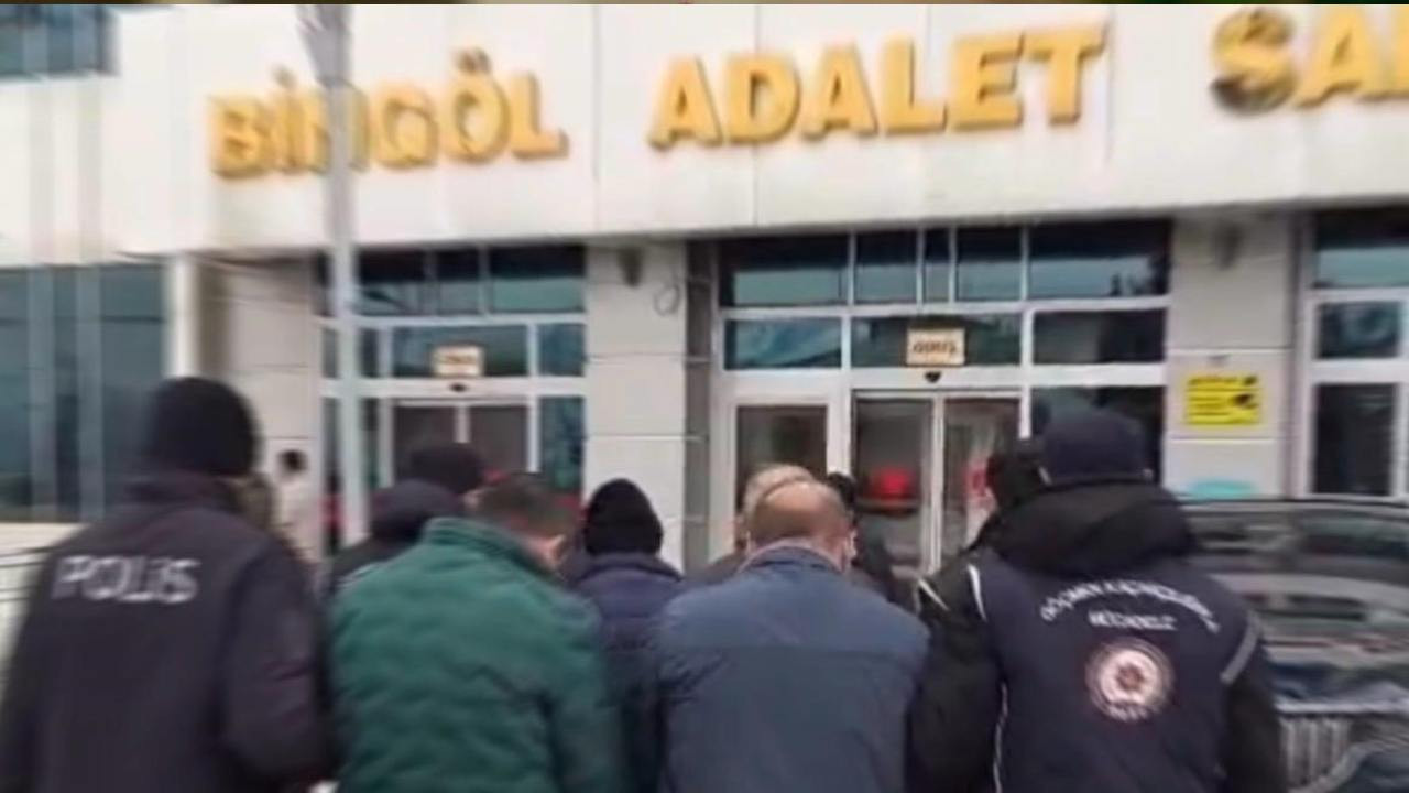 Van’dan Bingöl’e gelen araçlarda 12 kaçak göçmen tespit edildi