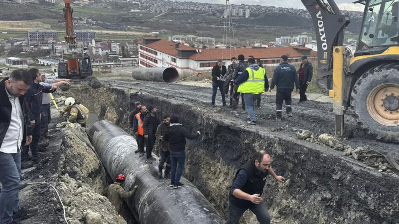 Başakşehir’de İSKİ çalışmasında bir işçi toprak altında kaldı