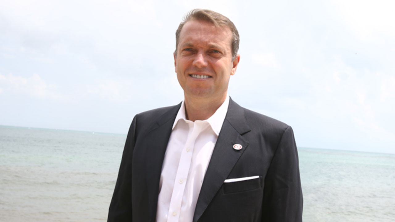 Cem Uzan aşkını ilan etti: “Kadınım” paylaşımı olay oldu