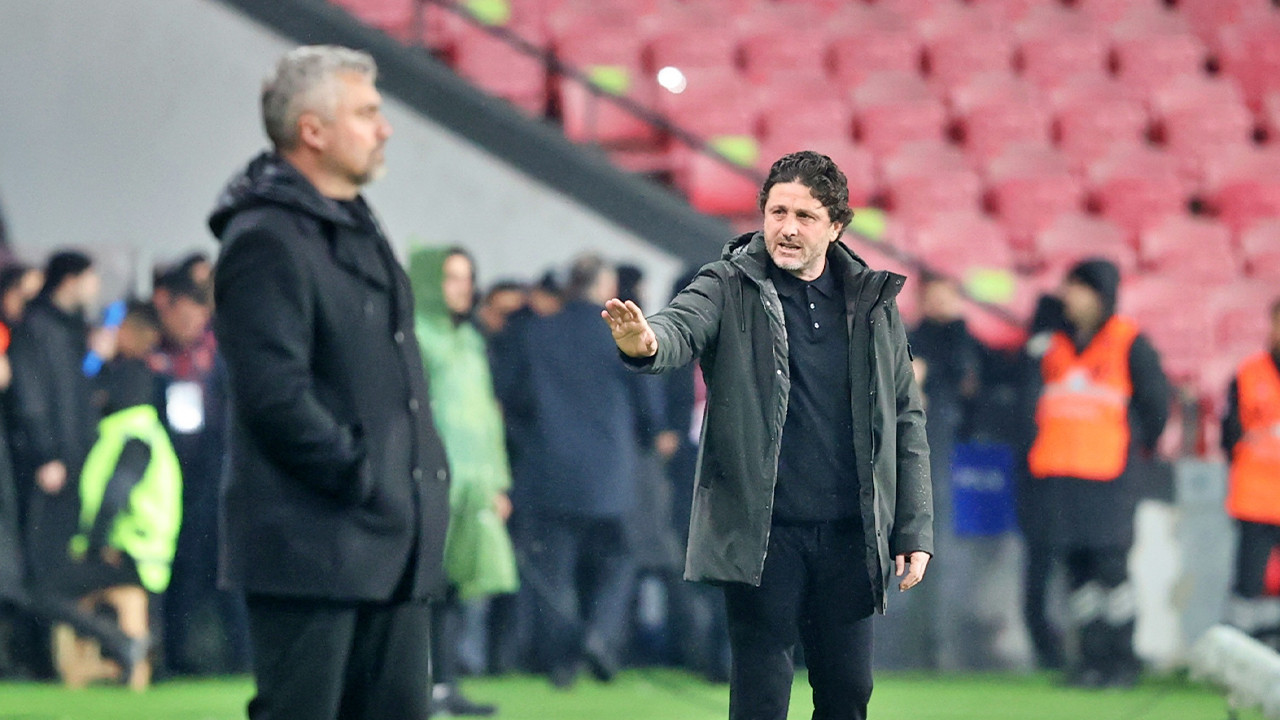 Fatih Tekke camiaya mesaj verdi: 'İçerde inanılmaz bir atmosfer var'