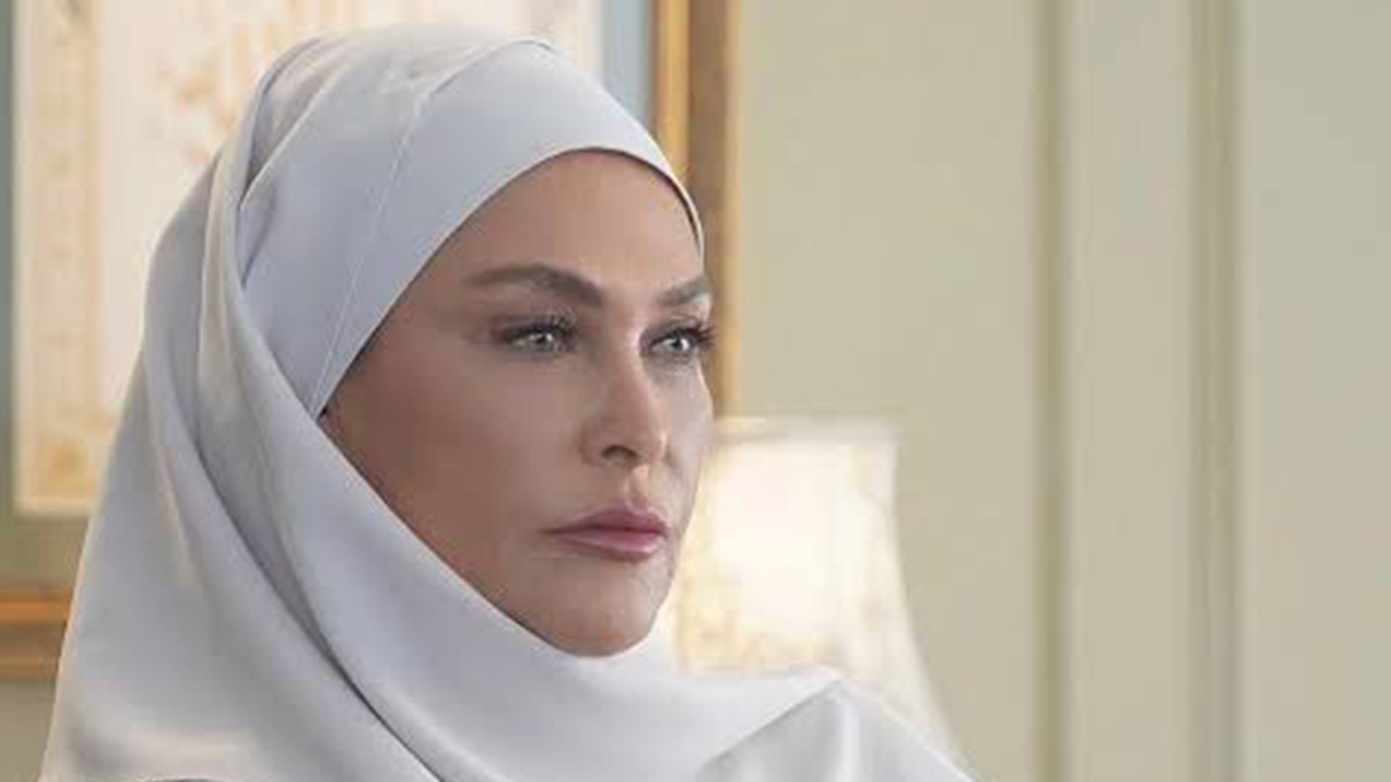 Rolü için başörtüsü takan Hülya Avşar'ın sözleri tartışmalara yol açtı