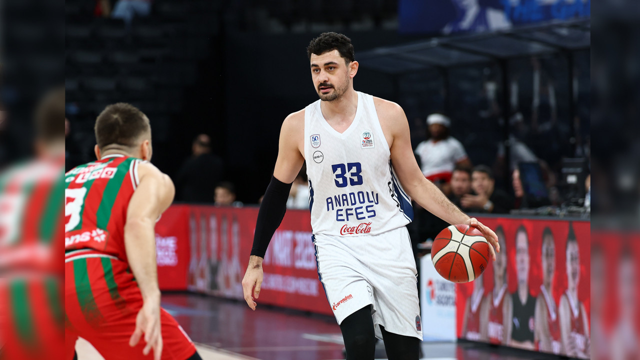 Anadolu Efes Karşıyaka karşısında şov yaptı: 18 sayı fark...