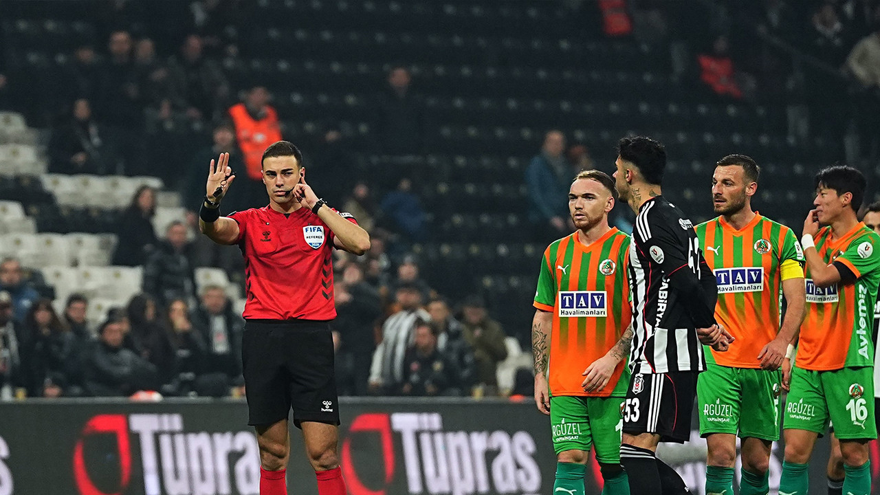 Beşiktaş Alanyaspor maçı sonrası penaltı beklediği pozisyona isyan etti