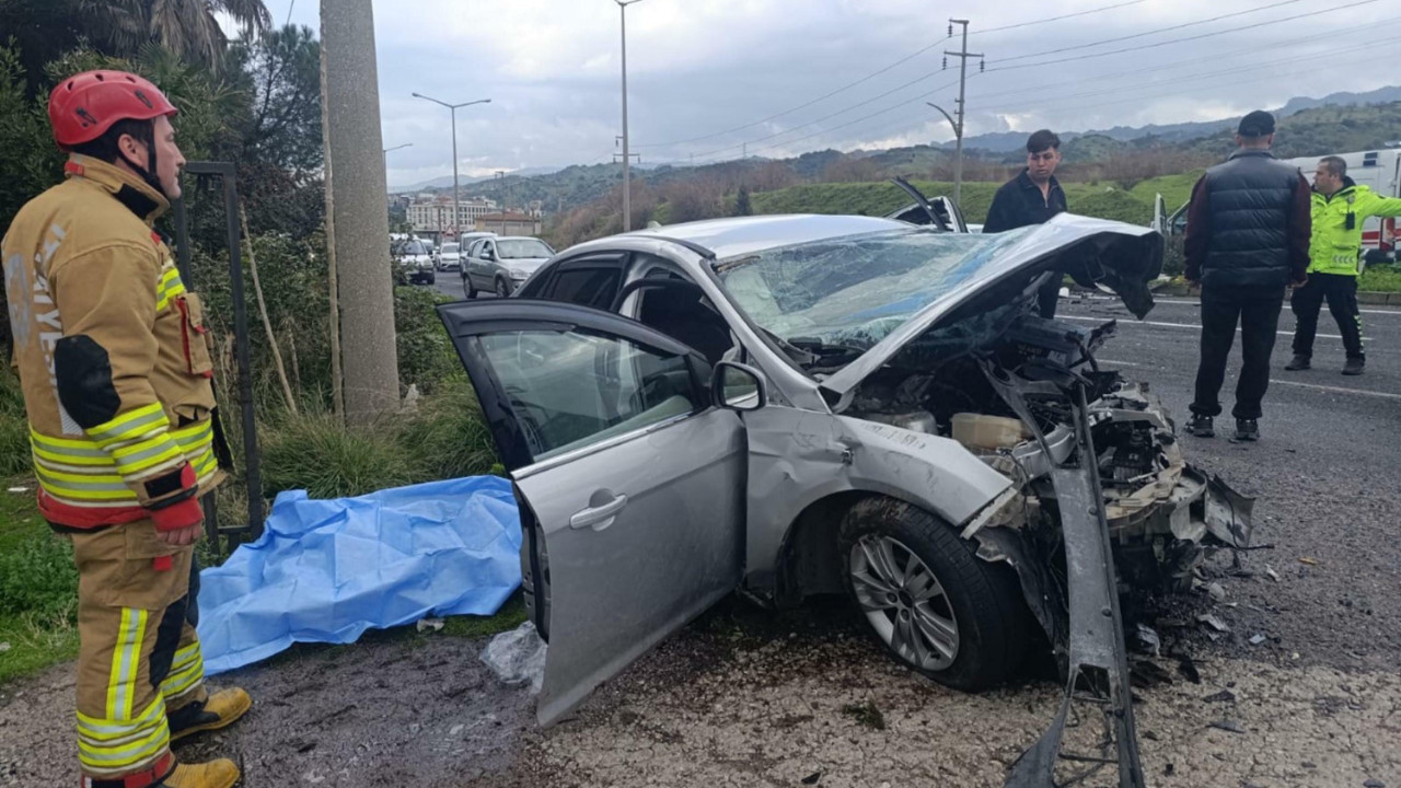 Manisa'da can pazarı: Refüjü aşan otomobil 2 can aldı, 4 yaralı