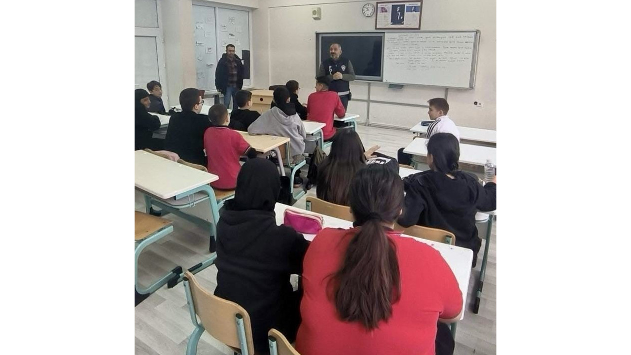 Bilecik’te Çocuk Şube Müdürlüğünden 700. Yıl Ortaokulunda bilgilendirme