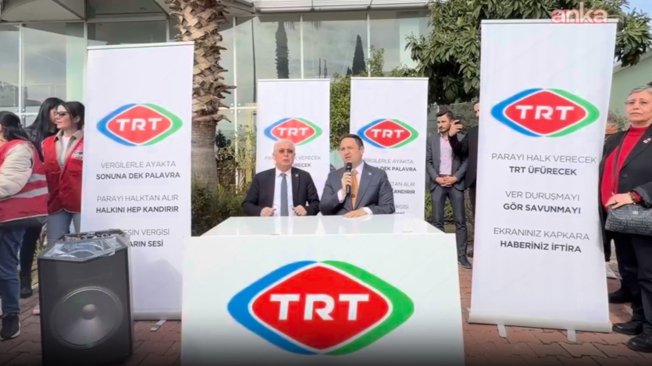 CHP’li Akdoğan TRT önünde: 'İmamoğlu’nun duruşmalarını canlı yayınlayın'