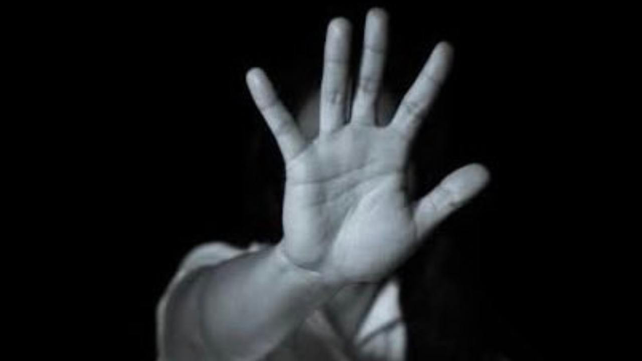 Dilovası'nda skandal: 24 kız öğrenciyi taciz ettiği iddia edilen öğretmen tutuklandı