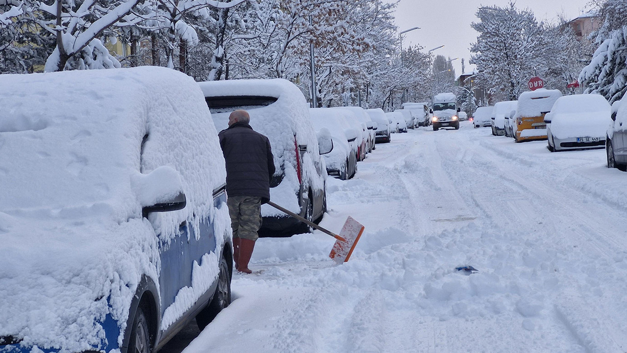 Erzurum'da 775 mahalle yolu kapandı