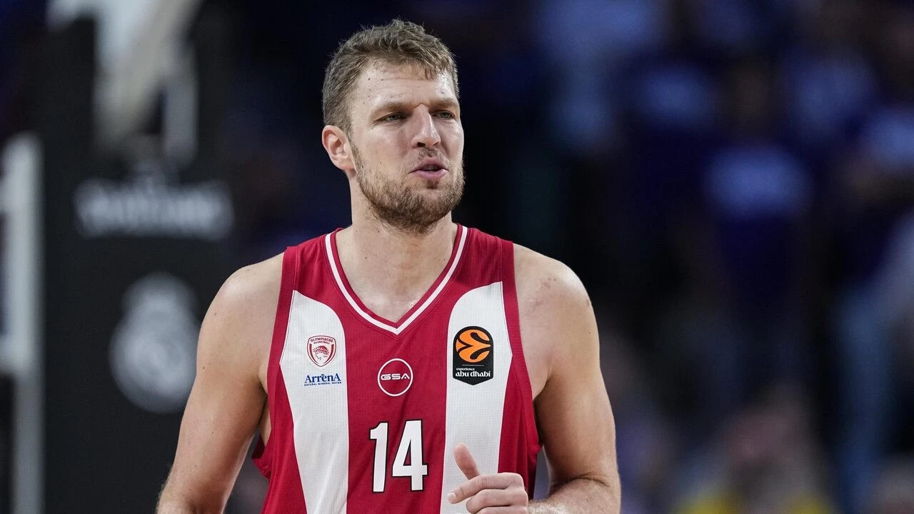 Euroleague'de ayın MVP'si Sasha Vezenkov seçildi