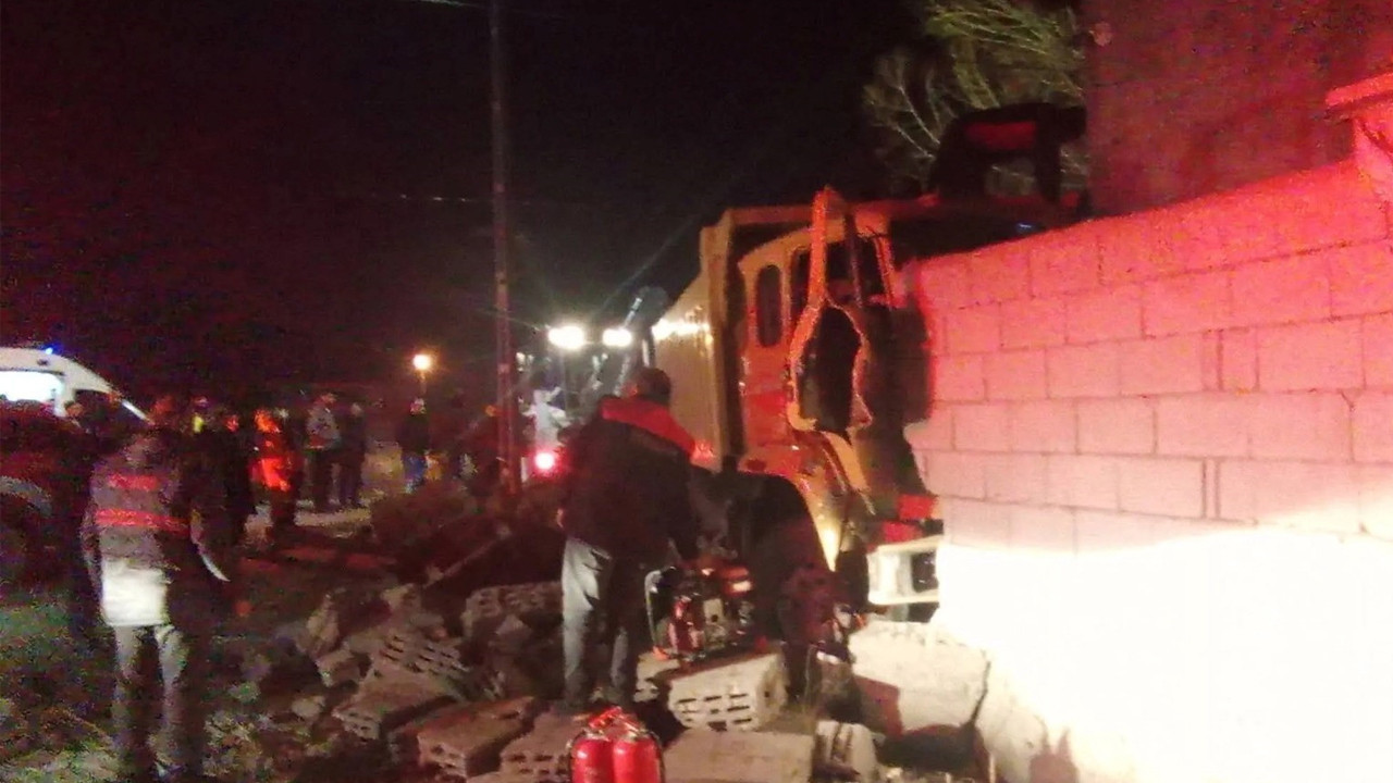 Iğdır’da kamyon evin içine girdi: Sürücü yaralı olarak kurtarıldı