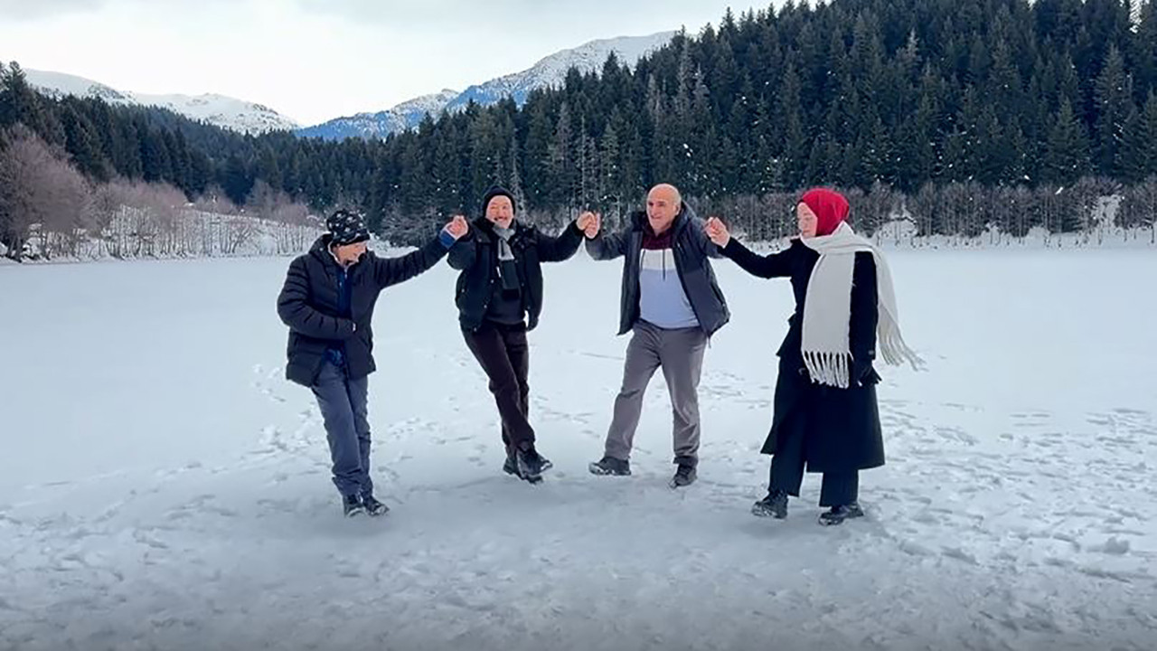Karagöl buzdan aynaya dönüştü: Üzerinde horon teptiler